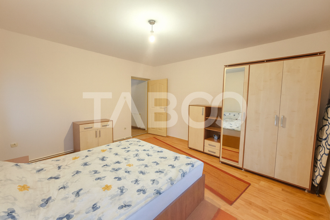 Apartament decomandat de vanzare 3 camere balcon parcare si curte
