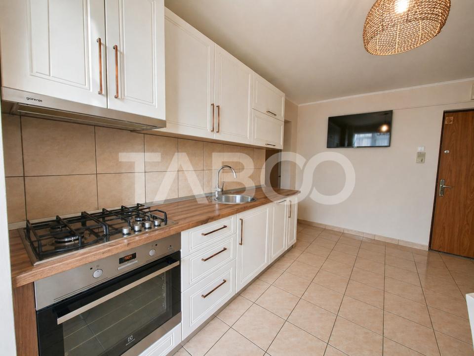 Apartament decomandat de vanzare 3 camere pivnita Vasile Aaron