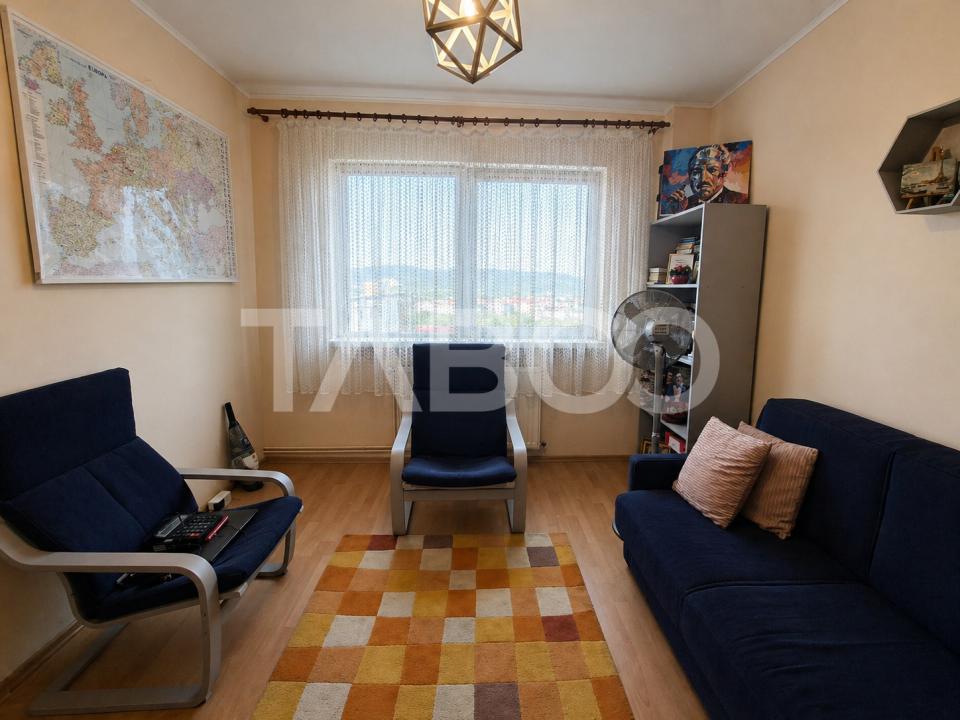 Apartament decomandat de vanzare 3 camere pivnita Vasile Aaron