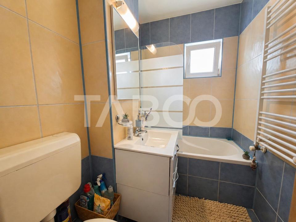 Apartament decomandat de vanzare 3 camere pivnita Vasile Aaron