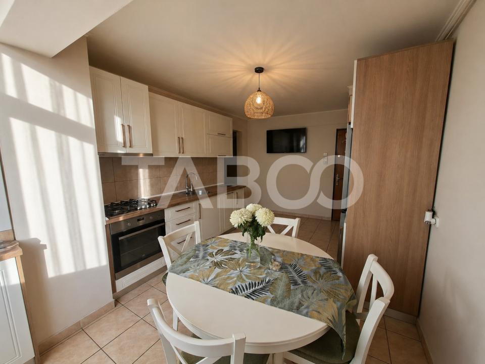 Apartament decomandat de vanzare 3 camere pivnita Vasile Aaron in Sibiu - Negoveanu
