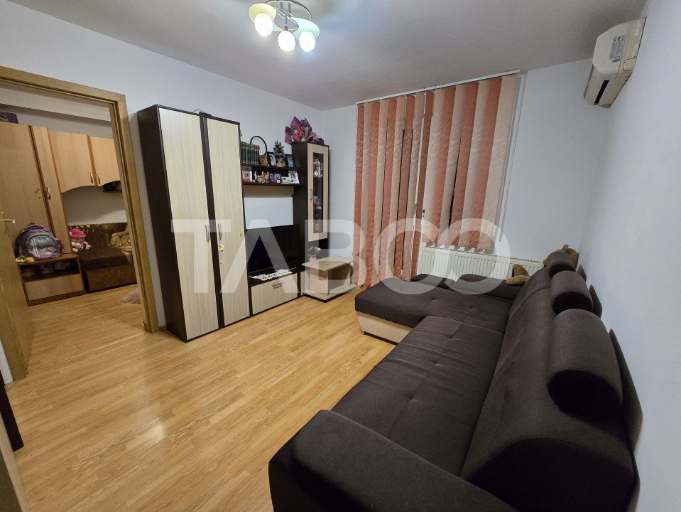 Apartament decomandat de vanzare 4 camere balcon 83 mpu Mihai Viteazul in Sibiu - Ostirii