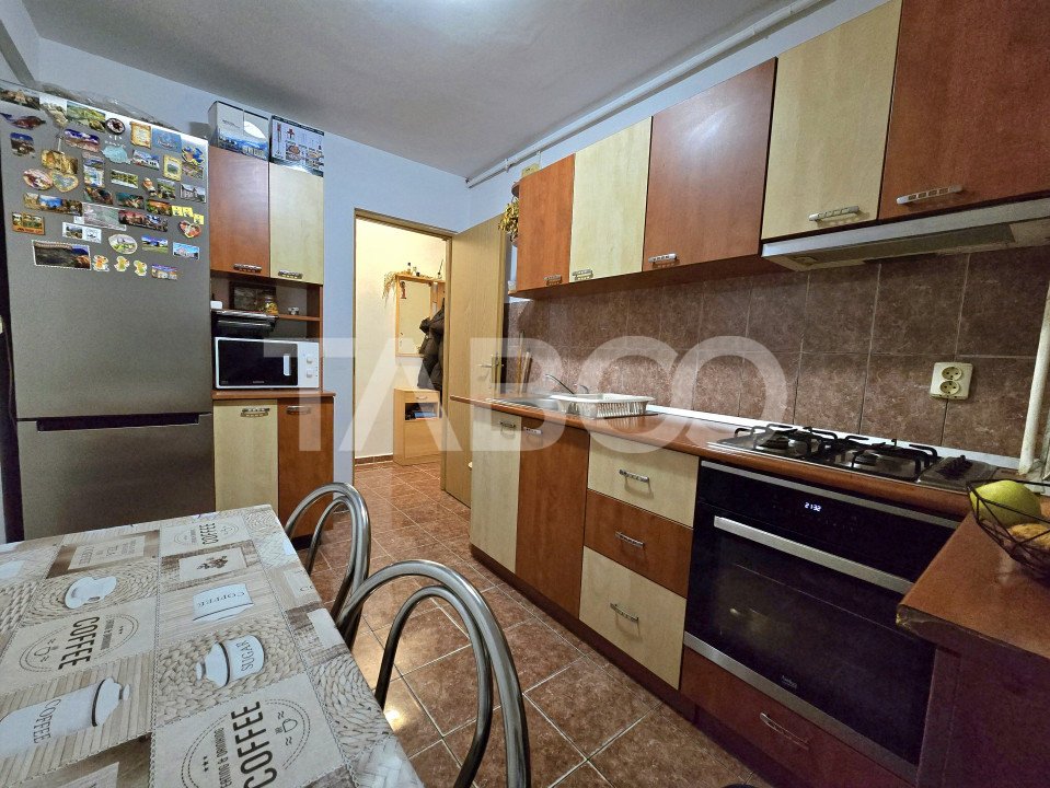 Apartament decomandat de vanzare 4 camere balcon 83 mpu Mihai Viteazul