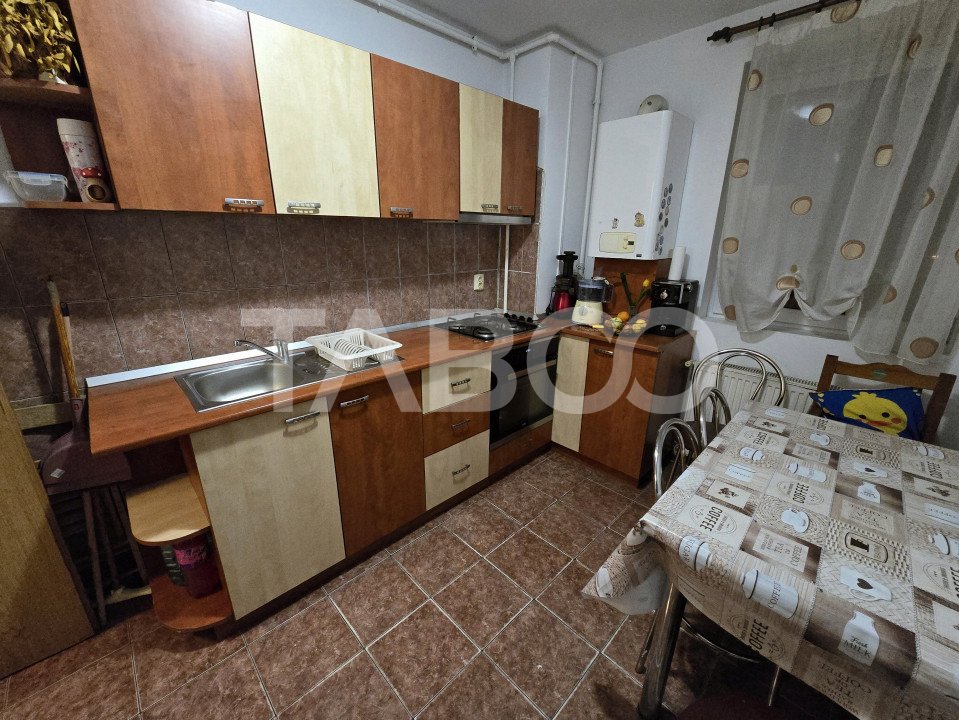 Apartament decomandat de vanzare 4 camere balcon 83 mpu Mihai Viteazul