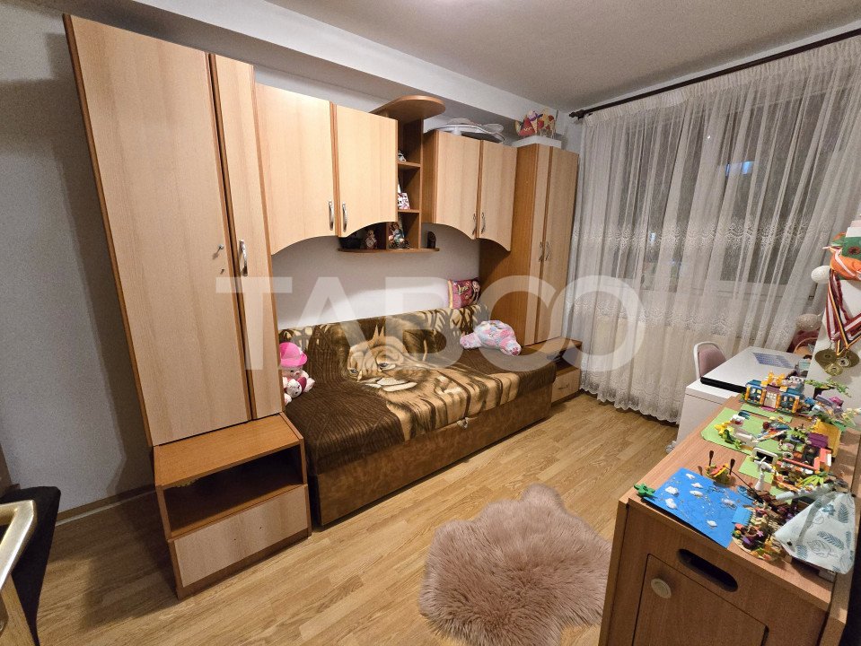 Apartament decomandat de vanzare 4 camere balcon 83 mpu Mihai Viteazul