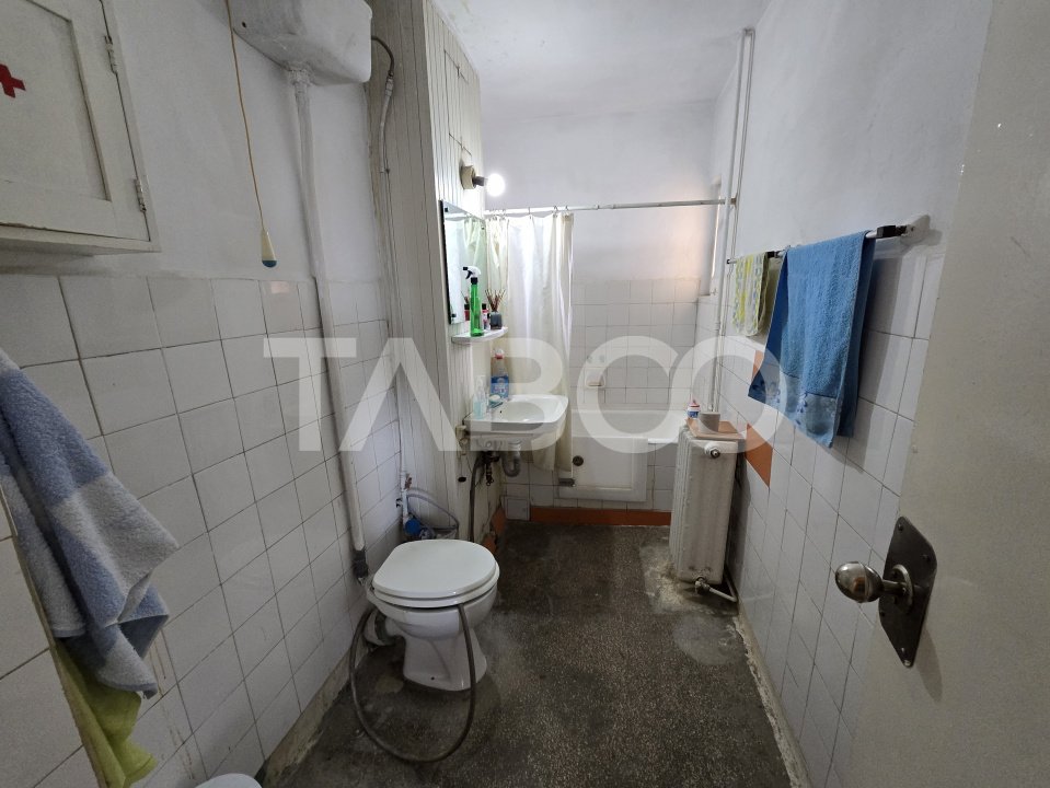 Apartament decomandat de vanzare 50 mpu balcon etaj intermediar lift