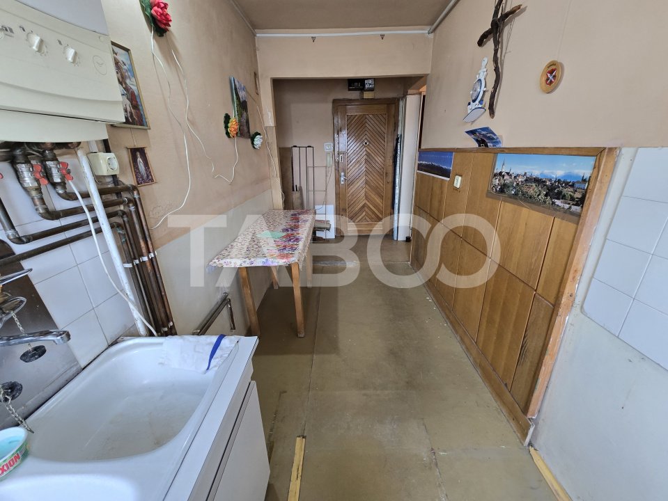 Apartament decomandat de vanzare 50 mpu balcon etaj intermediar lift