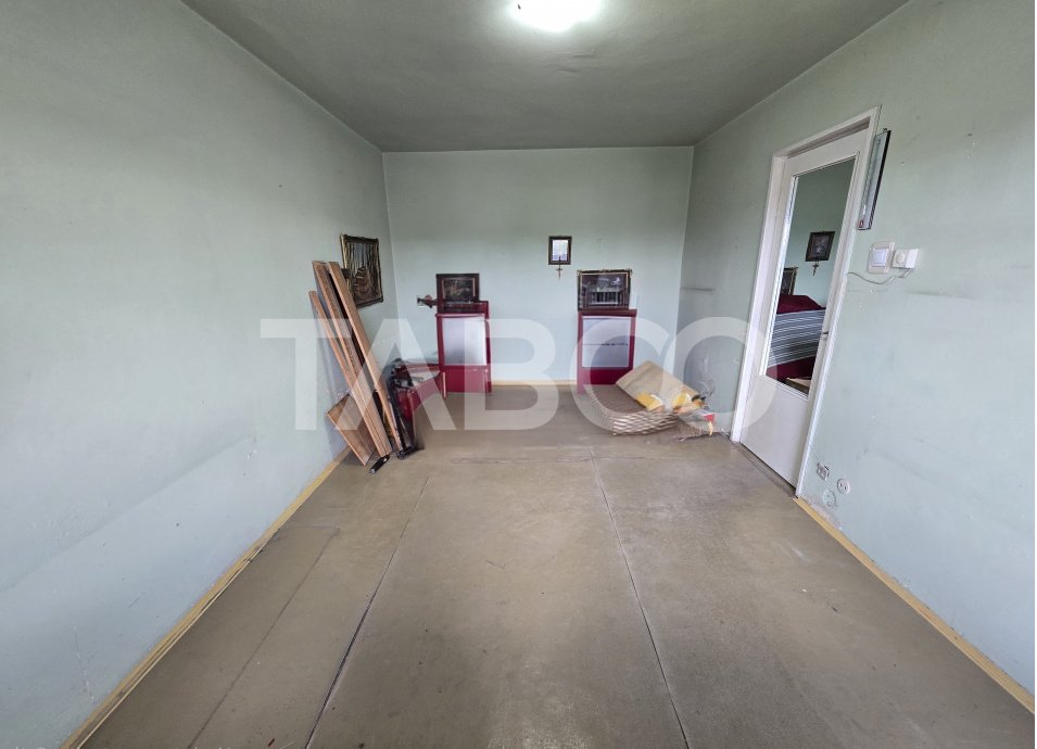 Apartament decomandat de vanzare 50 mpu balcon etaj intermediar lift