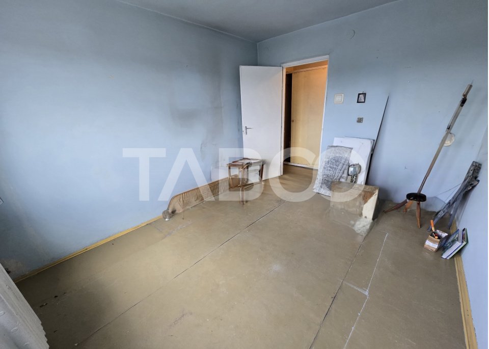Apartament decomandat de vanzare 50 mpu balcon etaj intermediar lift