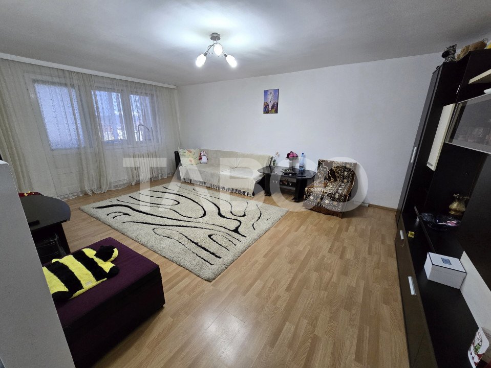 Apartament decomandat de vanzare 59 utili balcon pod zona Dioda Sibiu