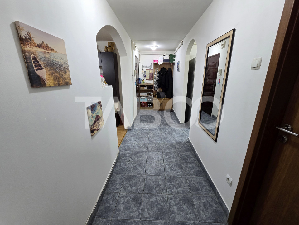 Apartament decomandat de vanzare 59 utili balcon pod zona Dioda Sibiu