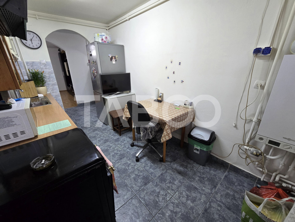 Apartament decomandat de vanzare 59 utili balcon pod zona Dioda Sibiu