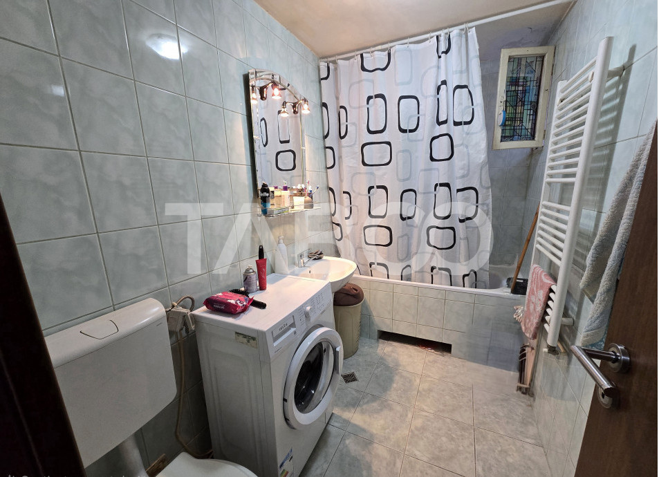 Apartament decomandat de vanzare 59 utili balcon pod zona Dioda Sibiu