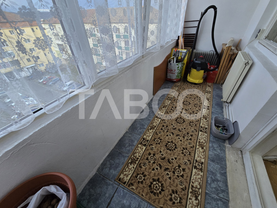 Apartament decomandat de vanzare 59 utili balcon pod zona Dioda Sibiu