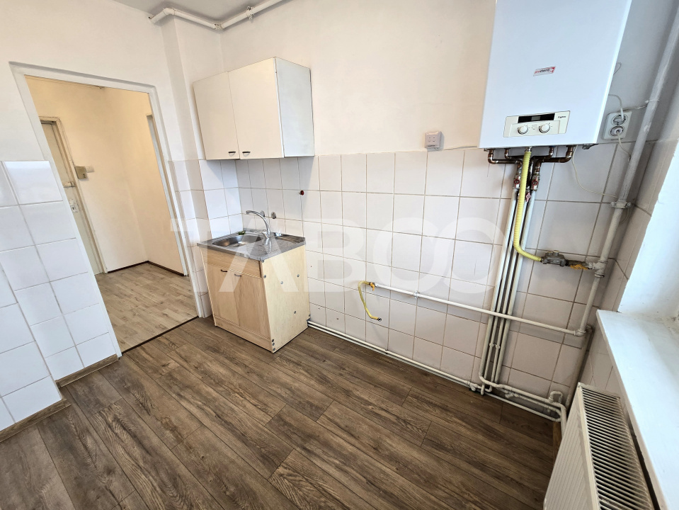 Apartament decomandat de vanzare cu 3 camere balcon zona Mihai Viteazu