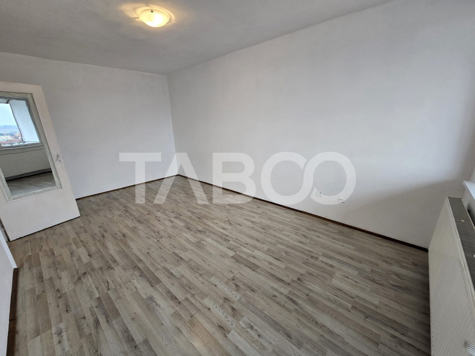 Apartament decomandat de vanzare cu 3 camere balcon zona Mihai Viteazu