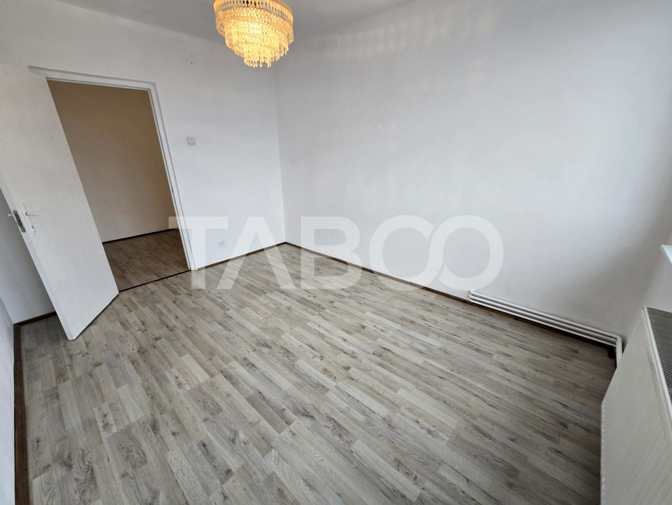 Apartament decomandat de vanzare cu 3 camere balcon zona Mihai Viteazu