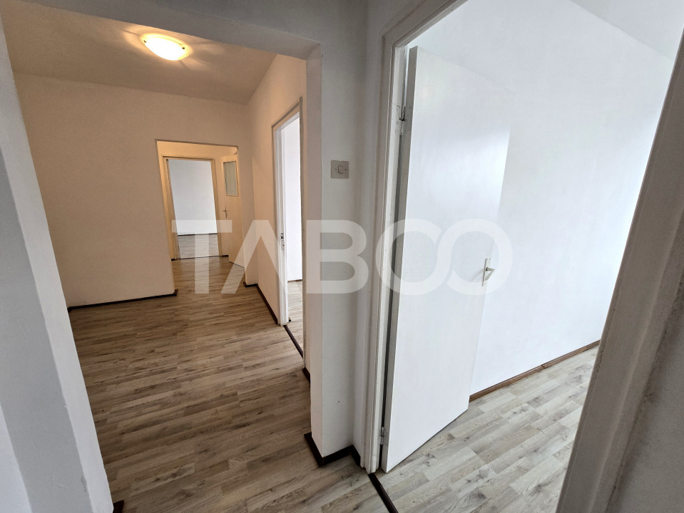 Apartament decomandat de vanzare cu 3 camere balcon zona Mihai Viteazu