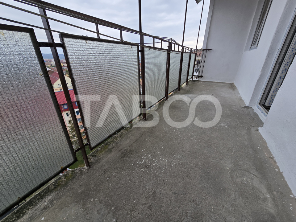 Apartament decomandat de vanzare cu 3 camere balcon zona Mihai Viteazu