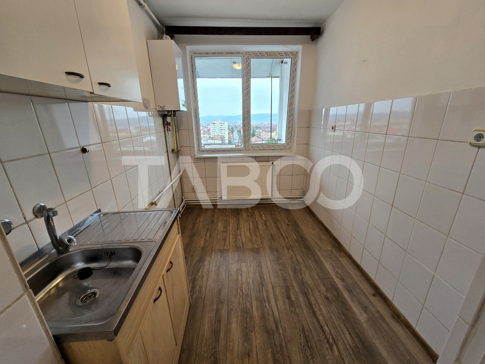 Apartament decomandat de vanzare cu 3 camere balcon zona Mihai Viteazu