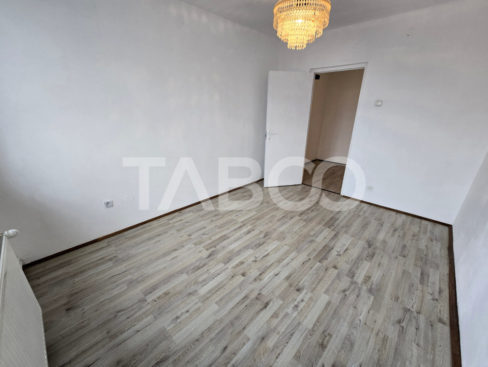 Apartament decomandat de vanzare cu 3 camere balcon zona Mihai Viteazu