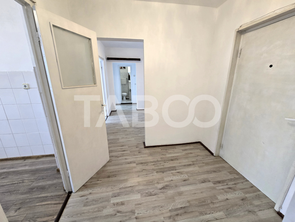 Apartament decomandat de vanzare cu 3 camere balcon zona Mihai Viteazu
