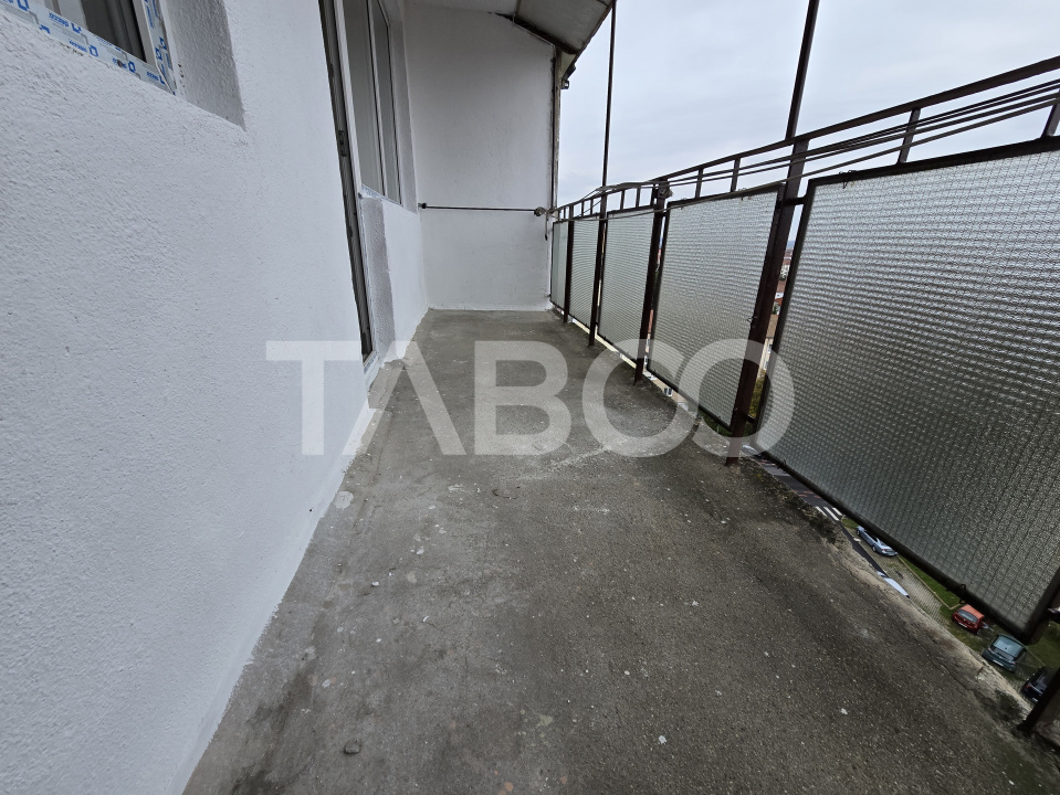 Apartament decomandat de vanzare cu 3 camere balcon zona Mihai Viteazu