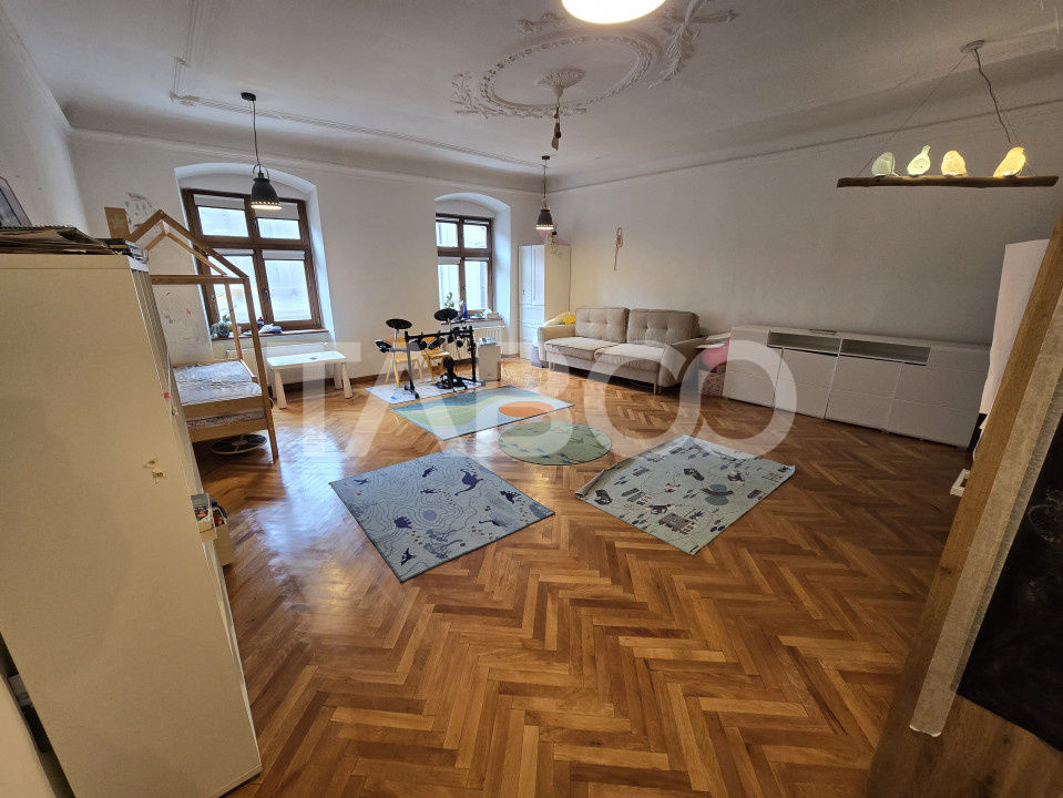 Apartament decomandat de vanzare cu pivnita in Centrul Istoric Sibiu 