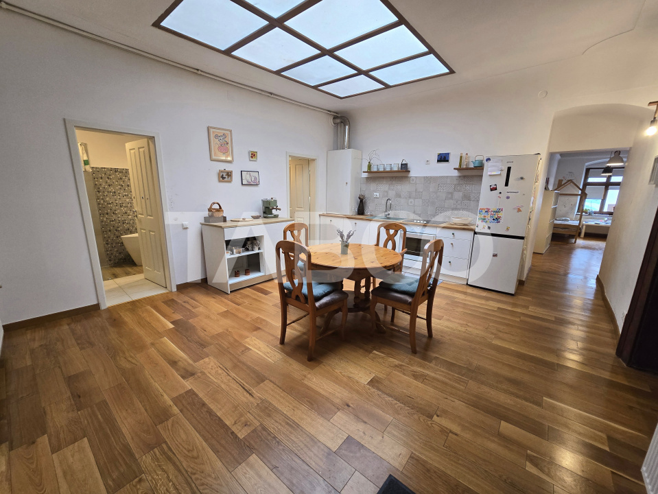 Apartament decomandat de vanzare cu pivnita in Centrul Istoric Sibiu 