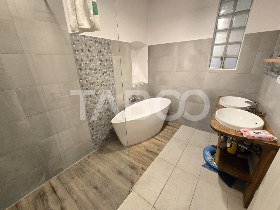 Apartament decomandat de vanzare cu pivnita in Centrul Istoric Sibiu 