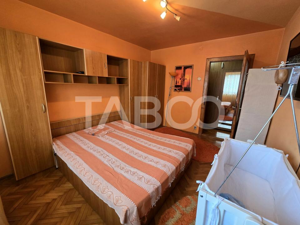 Apartament decomandat de vanzare etaj intermediar lift Vasile Aaron 