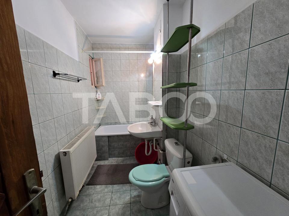 Apartament decomandat de vanzare etaj intermediar lift Vasile Aaron 