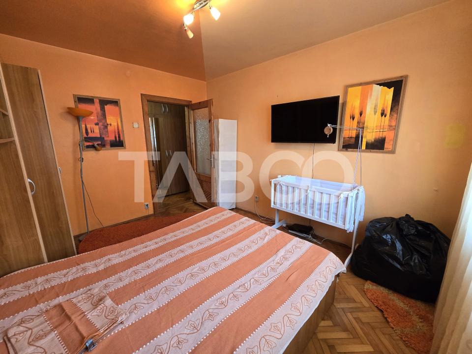 Apartament decomandat de vanzare etaj intermediar lift Vasile Aaron 