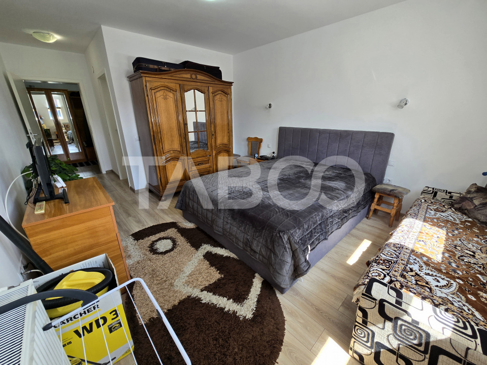 Apartament decomandat de vanzare mobilat 65 utili balcon parcare Sibiu