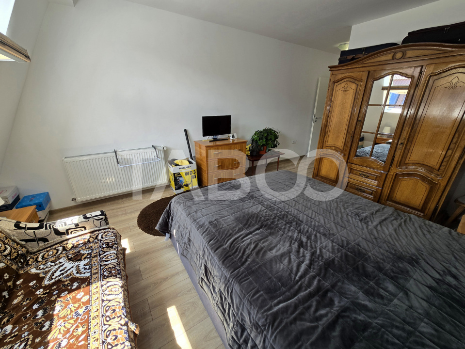 Apartament decomandat de vanzare mobilat 65 utili balcon parcare Sibiu