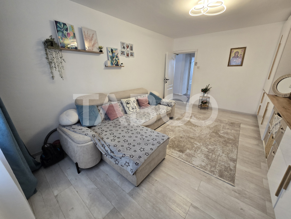 Apartament decomandat de vanzare mobilat pivnita Vasile Aaron Sibiu 
