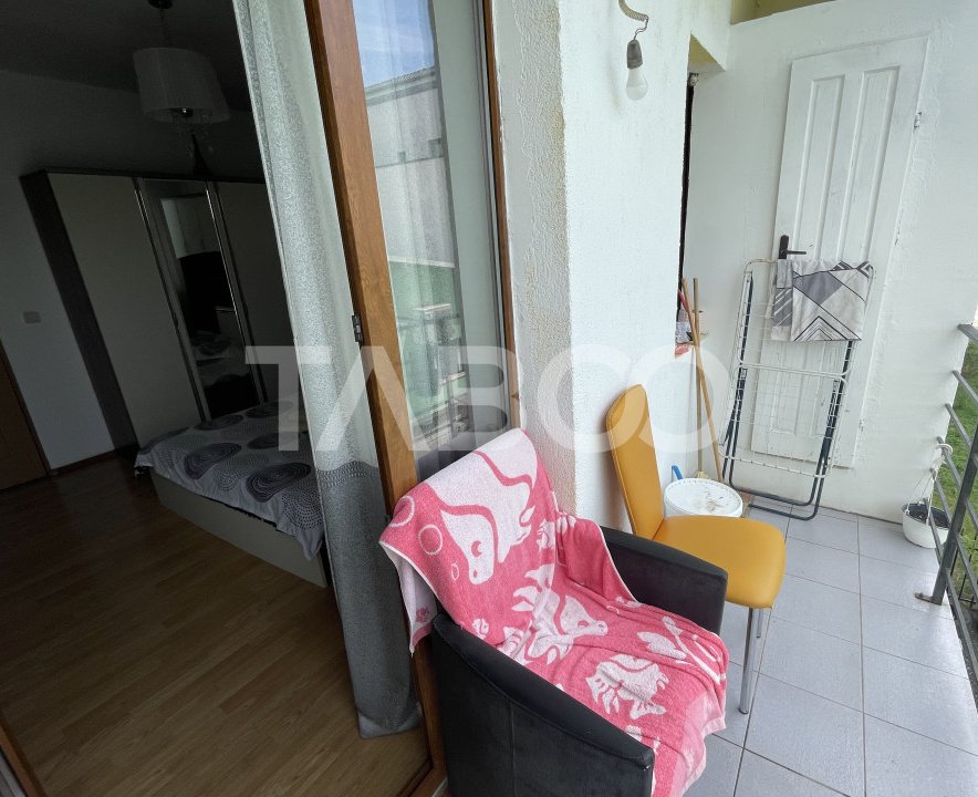 Apartament decomandat etaj 1 cu 2 camere 60 mpu si balcon Selimbar