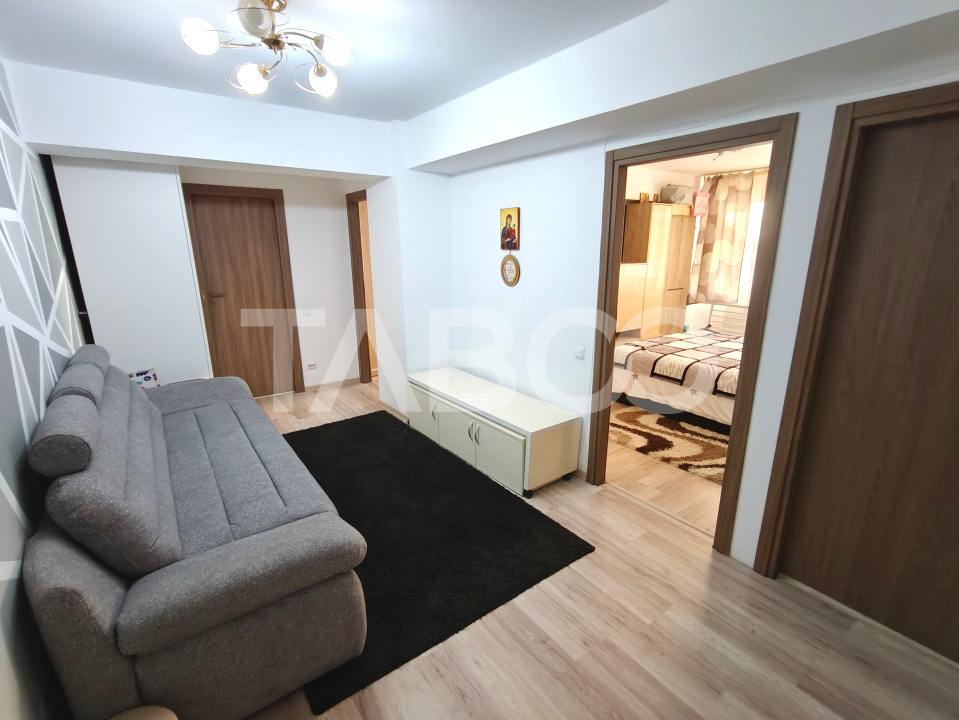 Apartament decomandat in bloc cu lift - 2 camere si bucatarie separata