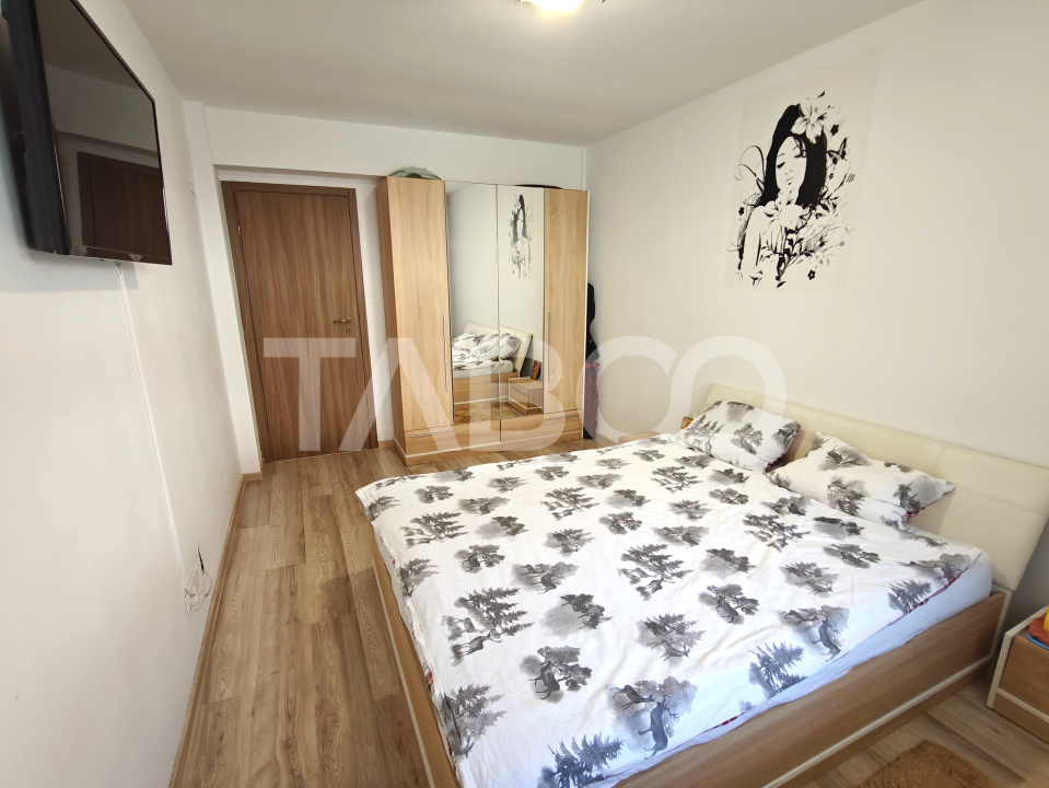 Apartament decomandat in bloc cu lift - 2 camere si bucatarie separata