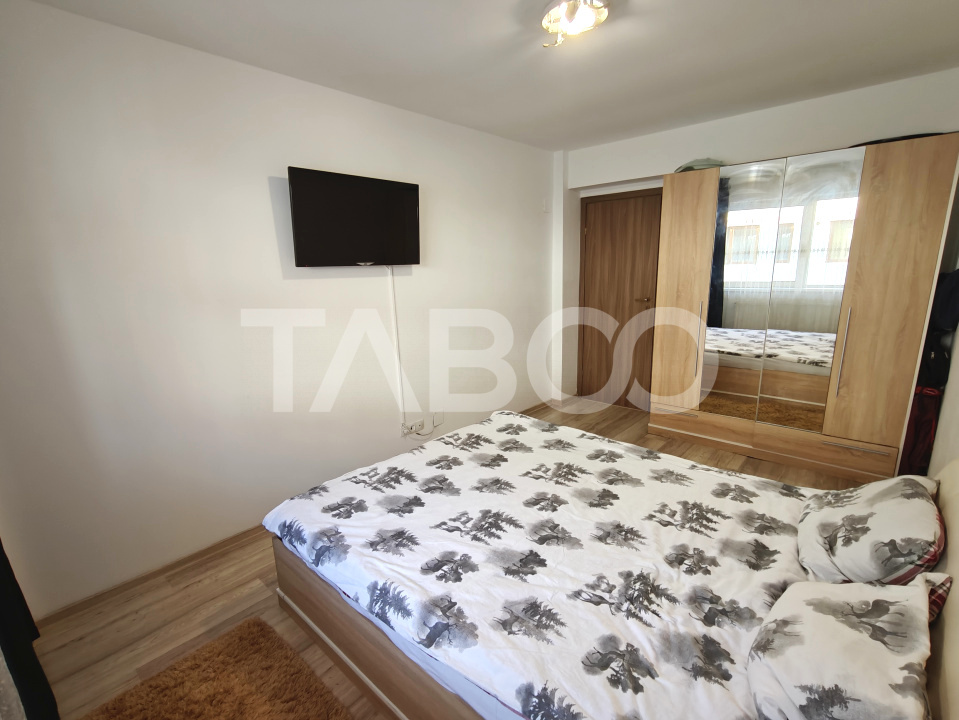 Apartament decomandat in bloc cu lift - 2 camere si bucatarie separata