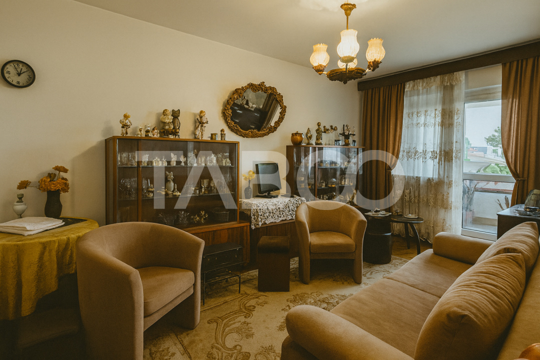 Apartament decomandat Strand 2 camere balcon etaj intermediar 3