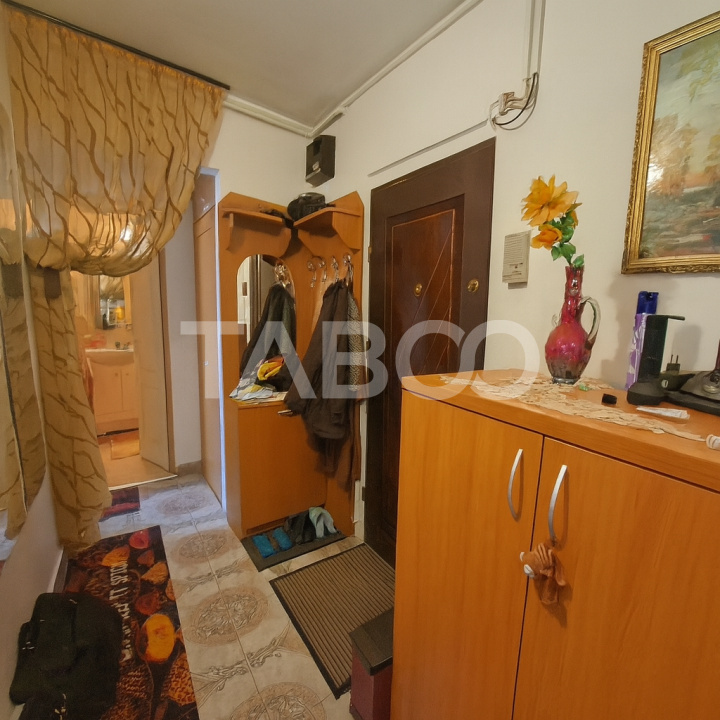 Apartament decomandat Strand 2 camere balcon etaj intermediar 3