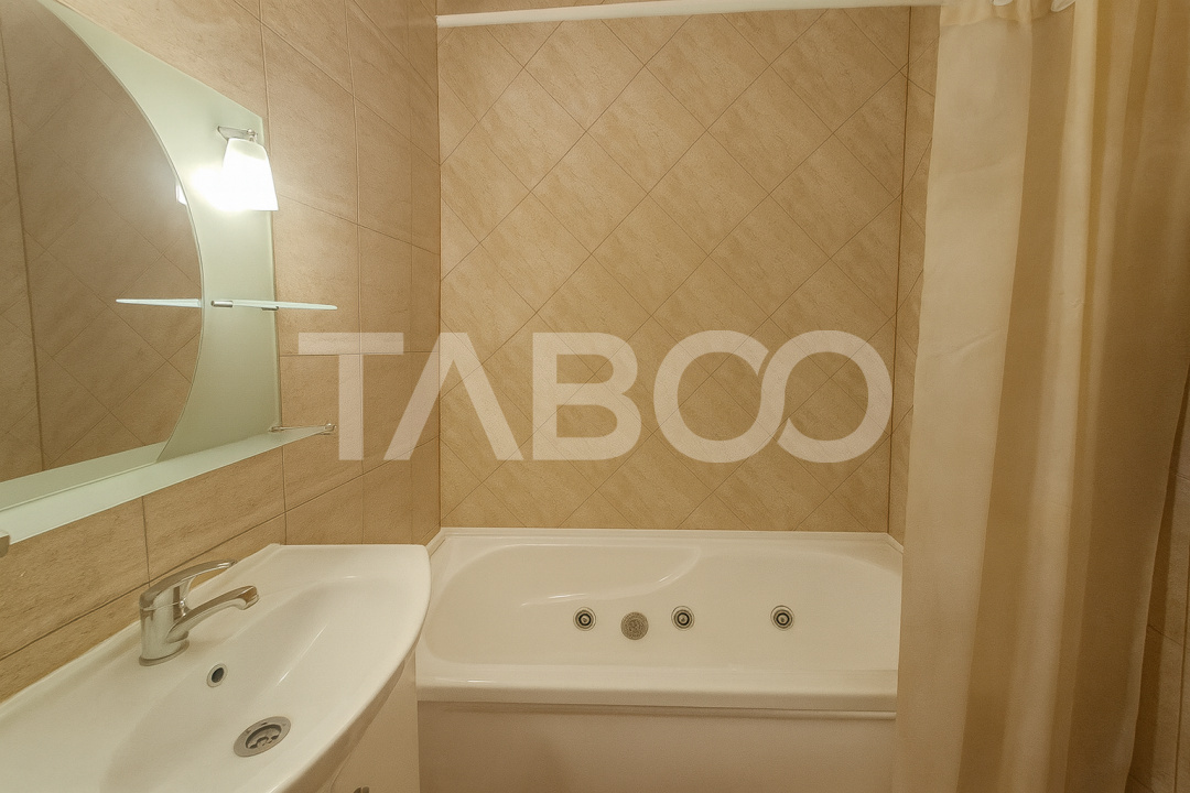 Apartament decomandat Strand 2 camere balcon etaj intermediar 3
