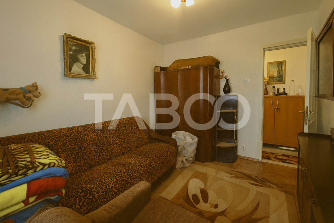 Apartament decomandat Strand 2 camere balcon etaj intermediar 3