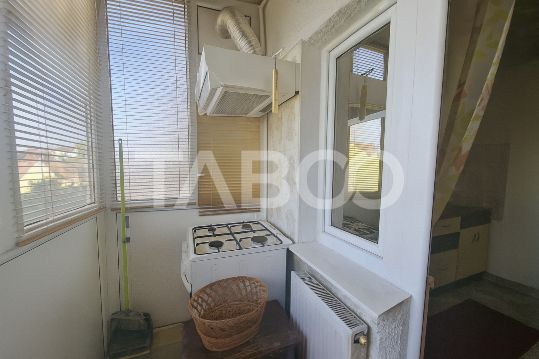 Apartament decomandat Strand 2 camere balcon etaj intermediar 3