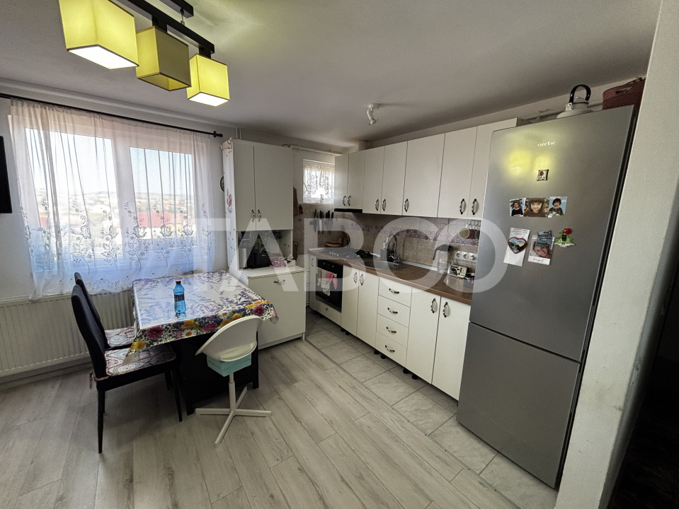 Apartament decomandat vanzare 2 camere 76 mp zona Tiglari