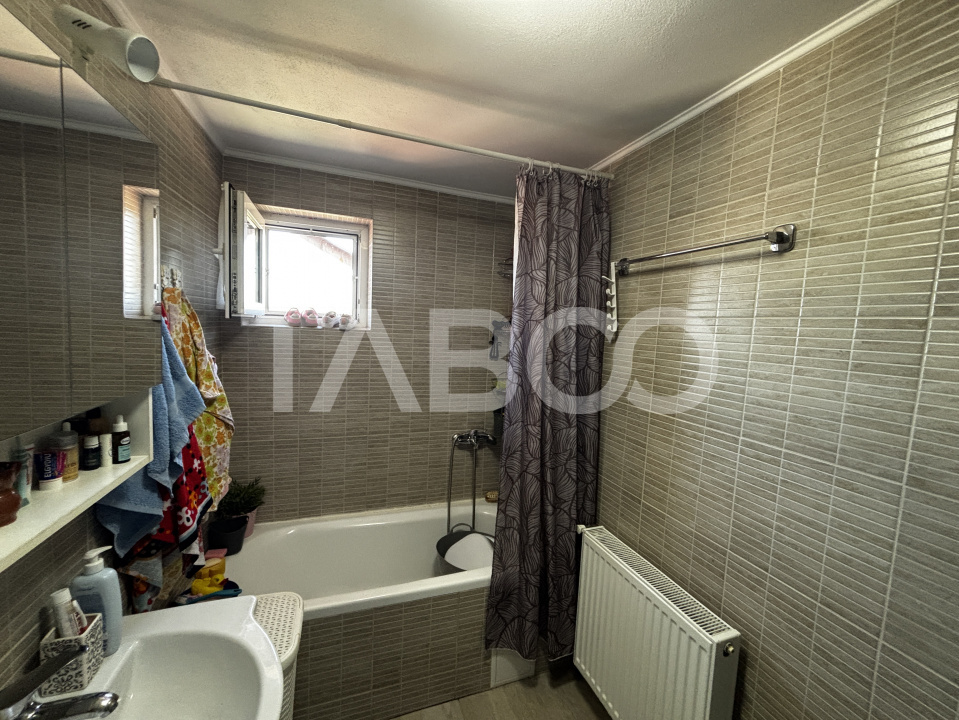 Apartament decomandat vanzare 2 camere 76 mp zona Tiglari