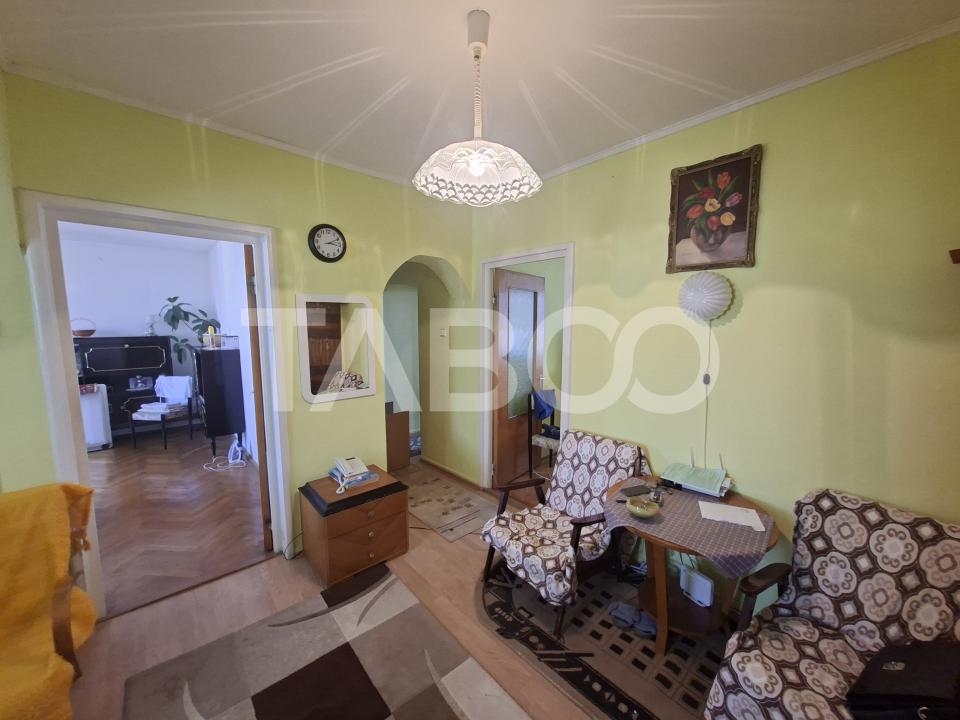 Apartament decomandat vanzare3 camere 66 mpu pivnita Mihai Viteazul