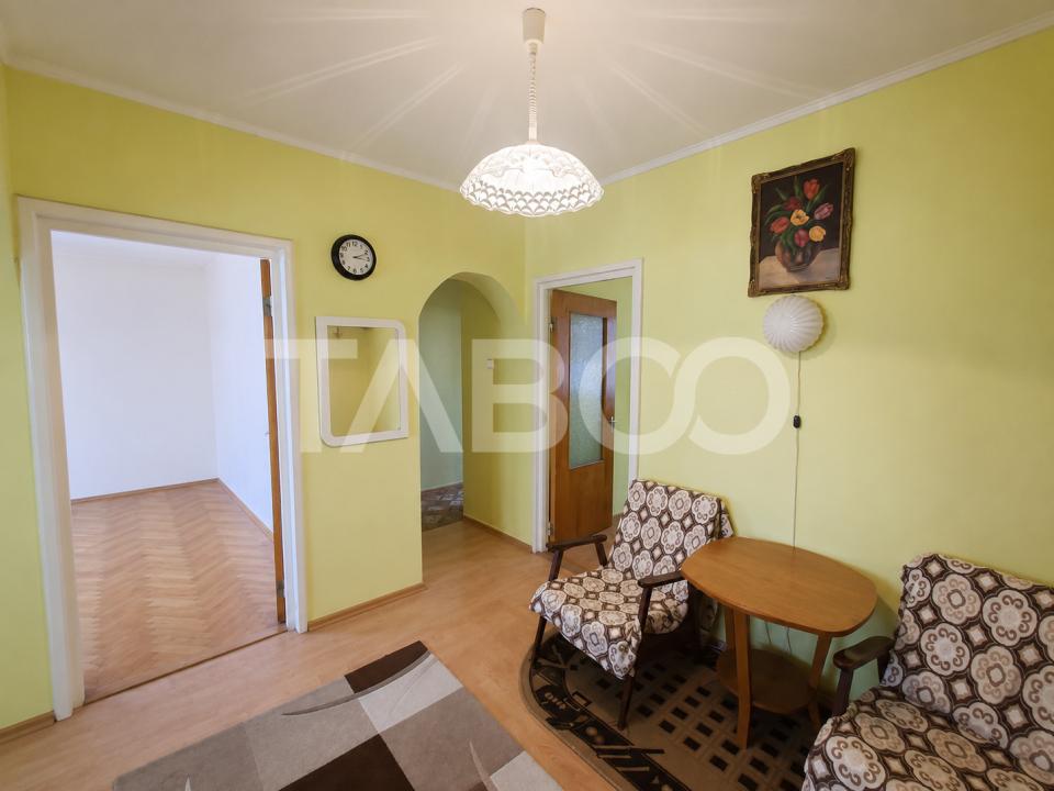 Apartament decomandat vanzare3 camere 66 mpu pivnita Mihai Viteazul