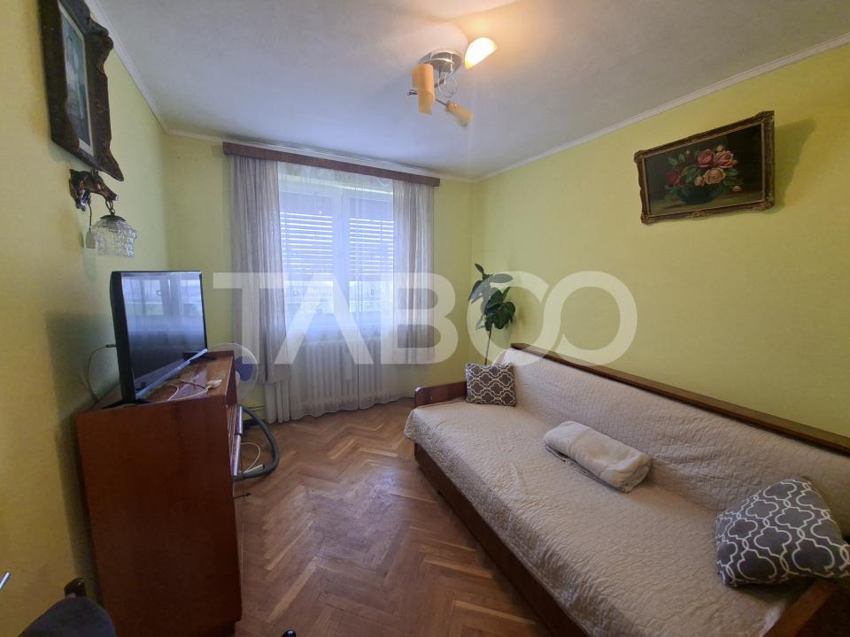 Apartament decomandat vanzare3 camere 66 mpu pivnita Mihai Viteazul